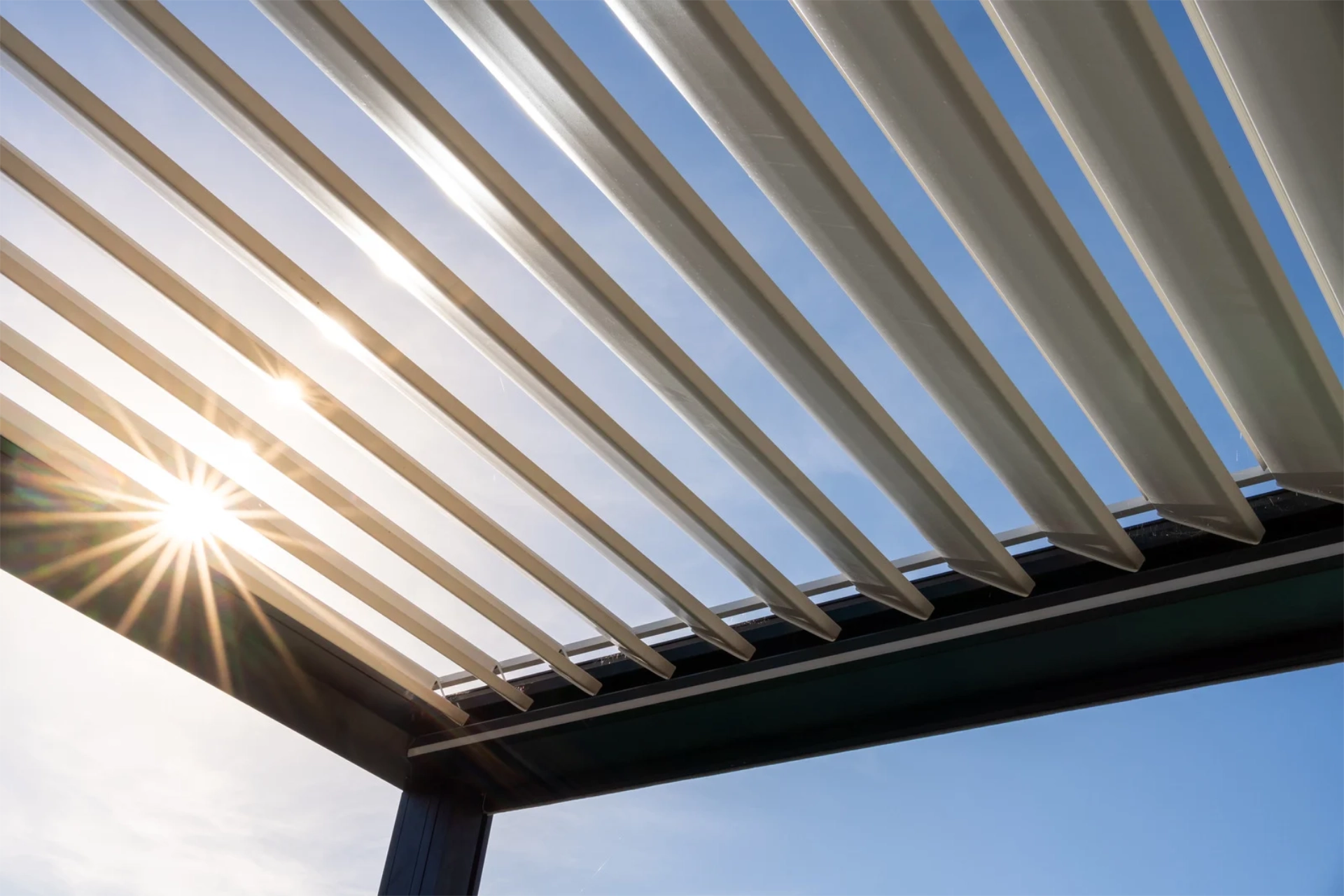 close-up-angle-of-louvered-pergola