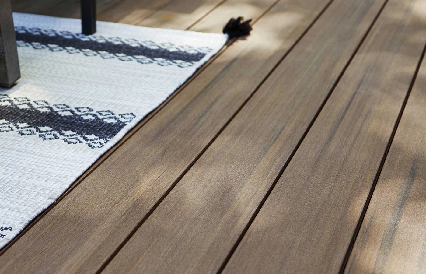 close-up-mahogany-wood-vintage-decking