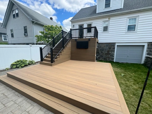 hard-pvc-decking-with-elevated-deck-and-black-aluminum-railing