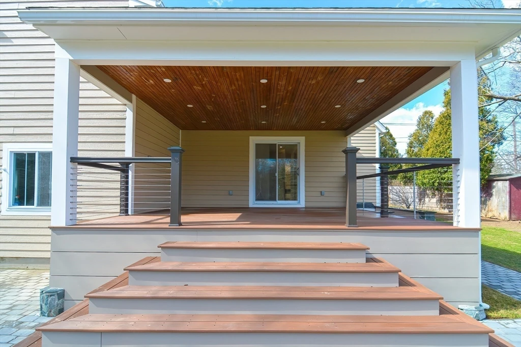 multi-level-residential-deck-with-wire-railing