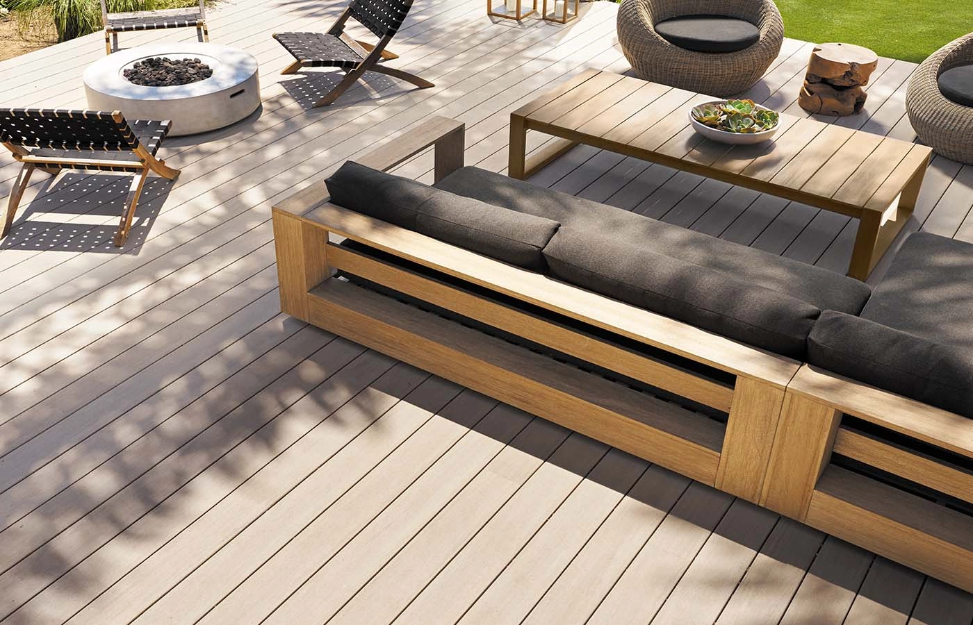 pvc-decking-with-outdoor-firepit-and-furniture
