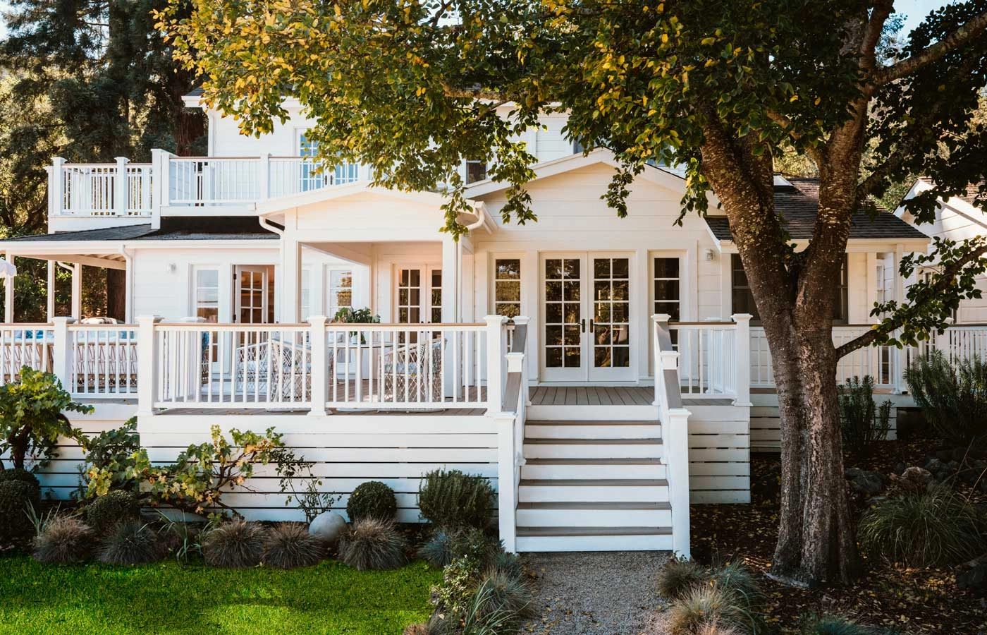 raised-deck-with-skirting-and-white-railing-pvc-vintage-deck
