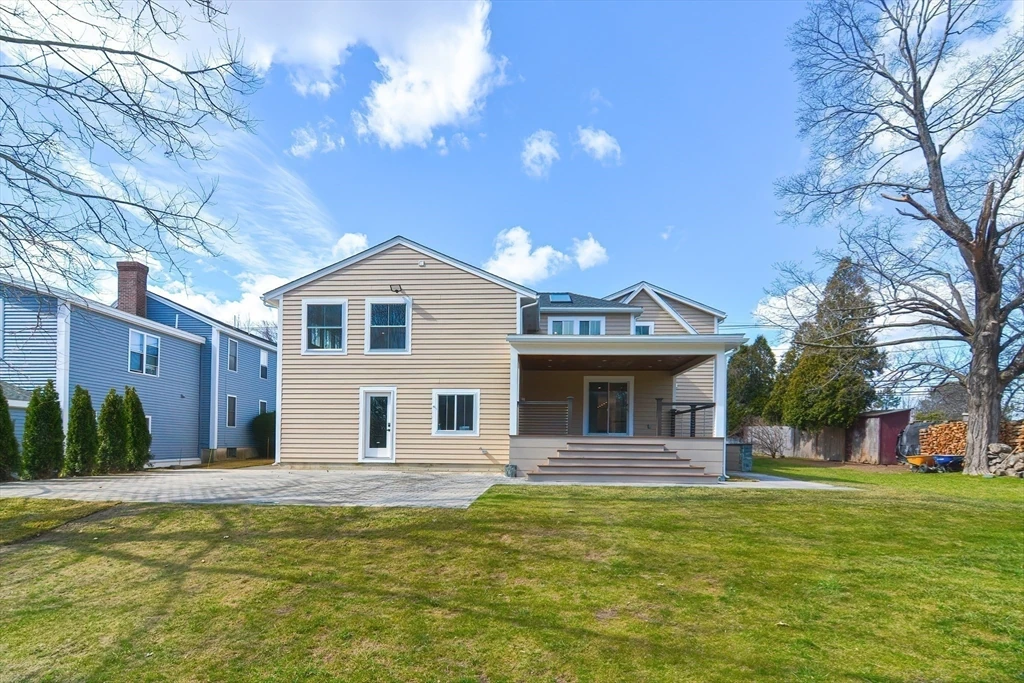 residential-deck-with-porch-installation-with-wire-railing-on-the-southborough